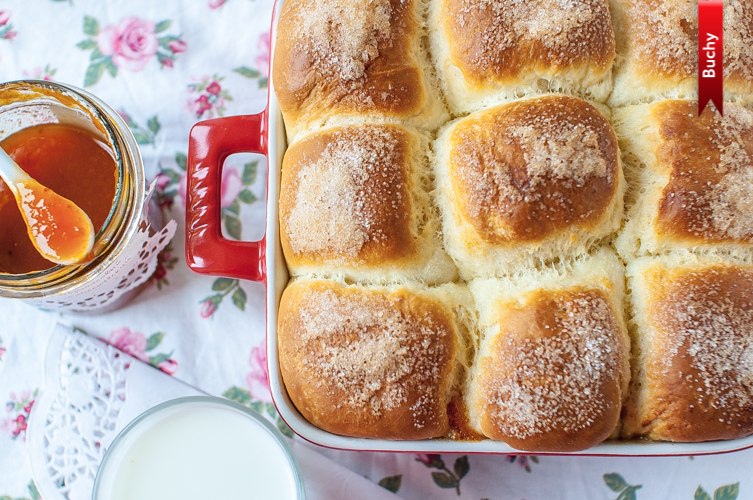 Булочки с джемом, запеченные в сливках