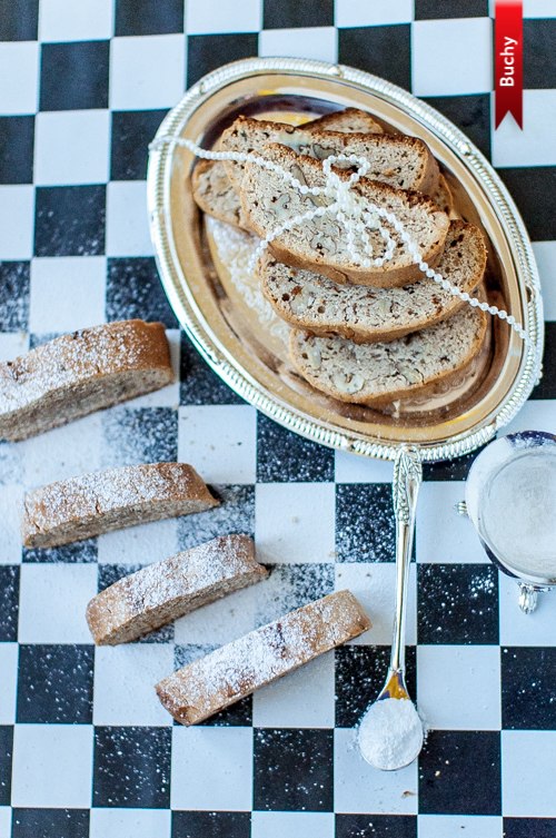 Медовые сухарики с грецкими орехами