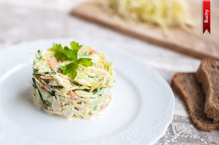 Салат из капусты, моркови и огурца