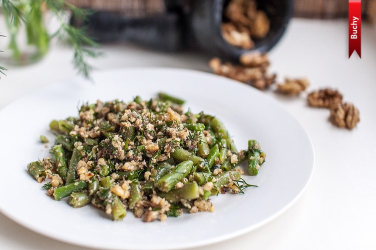 Салат из стручковой фасоли с грецкими орехами