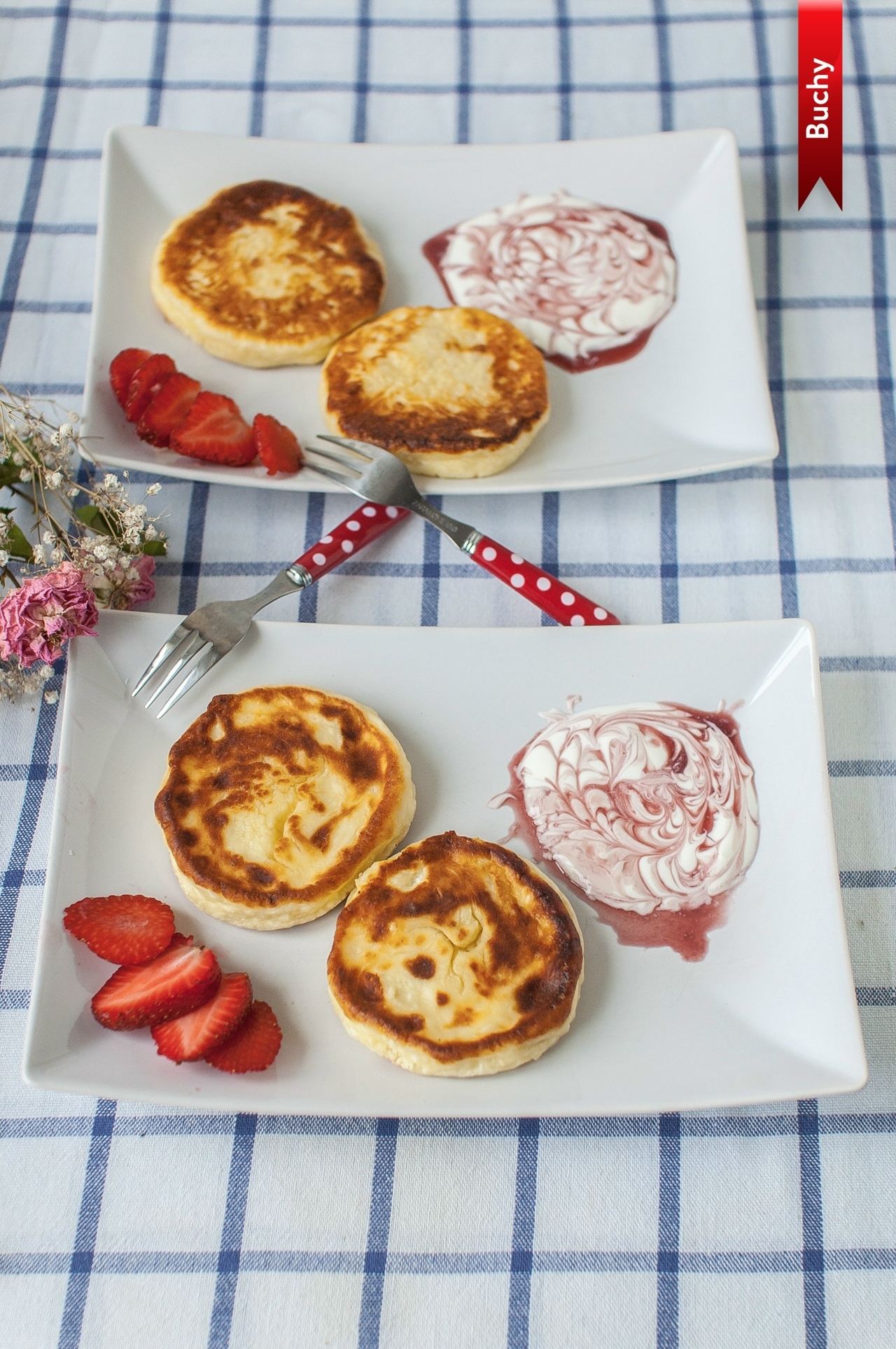 Подборка рецептов сырников. Есть и классические сырники на сковороде, есть и запеченные в духовке, а можно приготовить один большой сырник, которого хватит на всех. Готовьте с удовольствием!