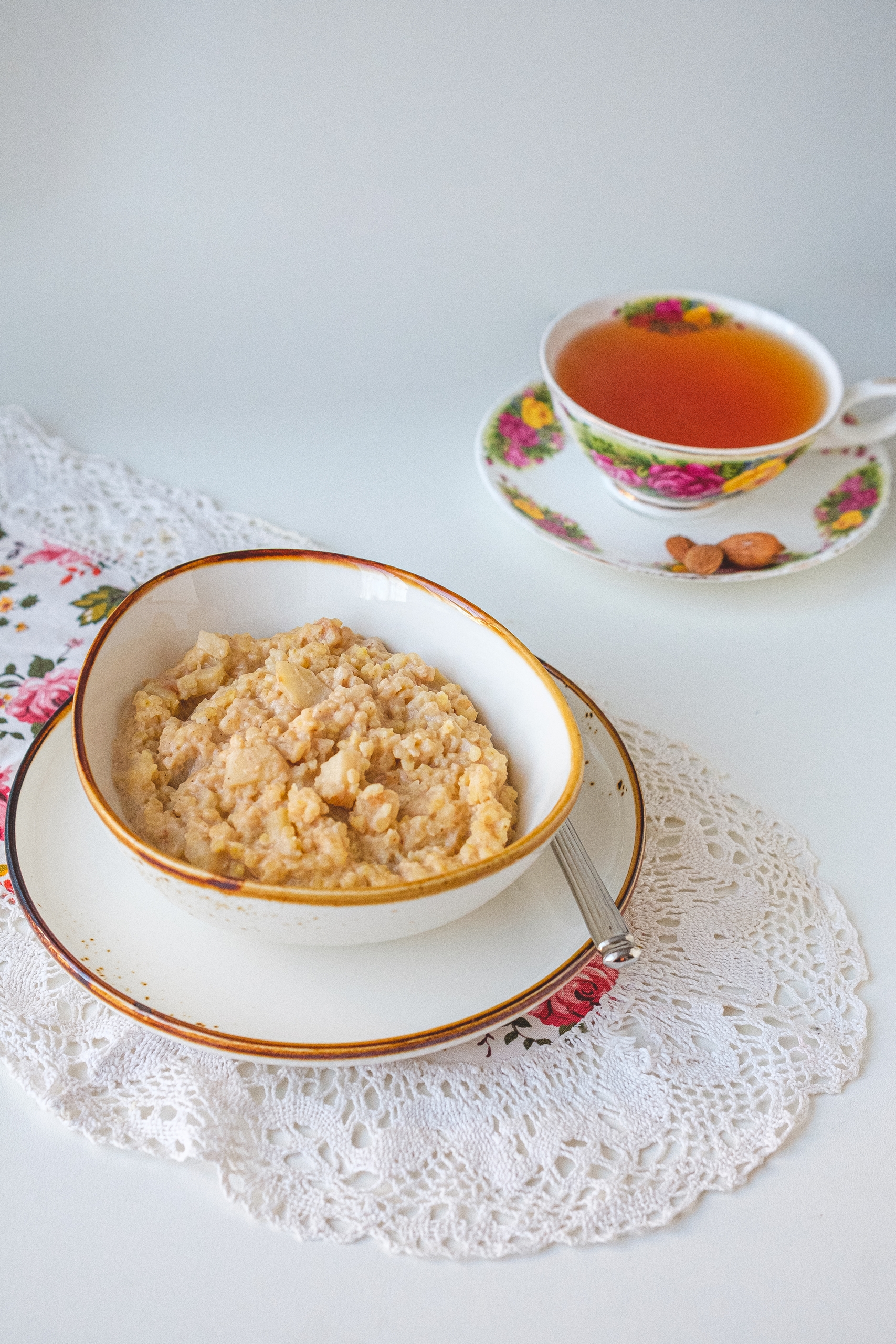 Пшенная каша с яблоком и корицей