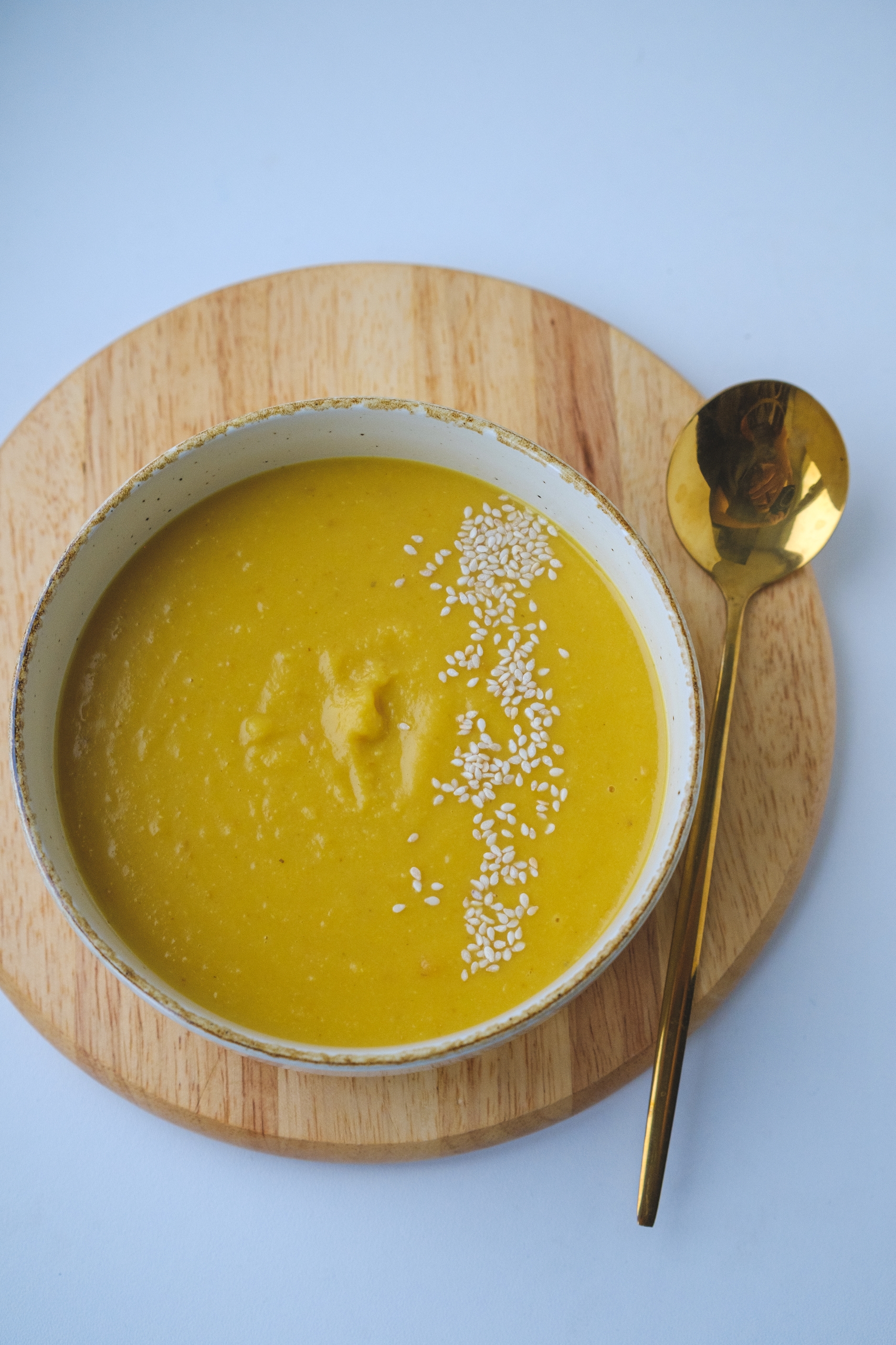 Бобовые в супах — это не только вкусно, но и сытно! Мы собрали для вас подборку ароматных супов с фасолью, чечевицей и нутом, которые согреют и насытят. Выбирайте рецепт по душе и готовьте с удовольствием!2