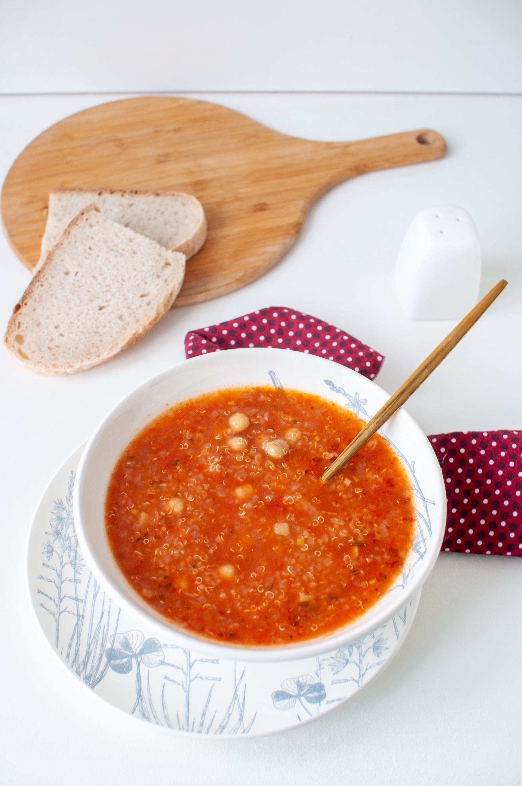 Бобовые в супах — это не только вкусно, но и сытно! Мы собрали для вас подборку ароматных супов с фасолью, чечевицей и нутом, которые согреют и насытят. Выбирайте рецепт по душе и готовьте с удовольствием!4