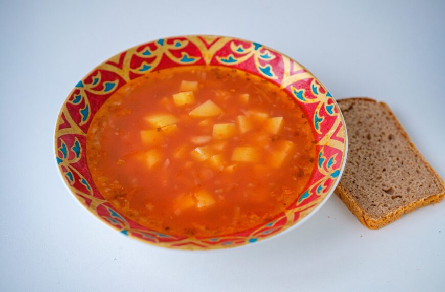 Бобовые в супах — это не только вкусно, но и сытно! Мы собрали для вас подборку ароматных супов с фасолью, чечевицей и нутом, которые согреют и насытят. Выбирайте рецепт по душе и готовьте с удовольствием!